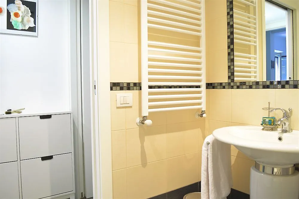 Room Inn Милан 2*,
