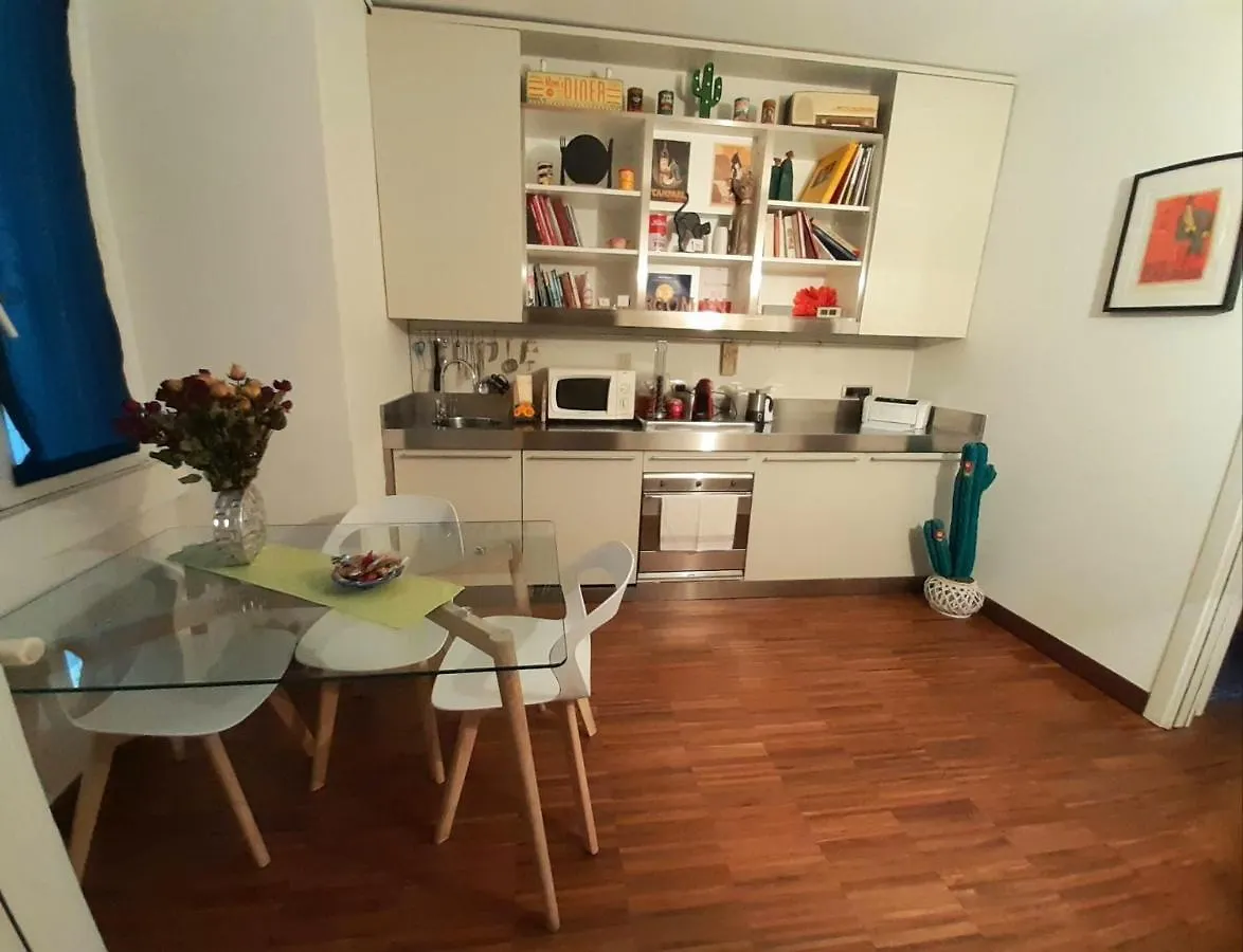 ** Alojamento de Acomodação e Pequeno-almoço Room Inn Milão Itália