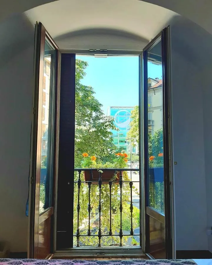 Room Inn Milan Couette-café